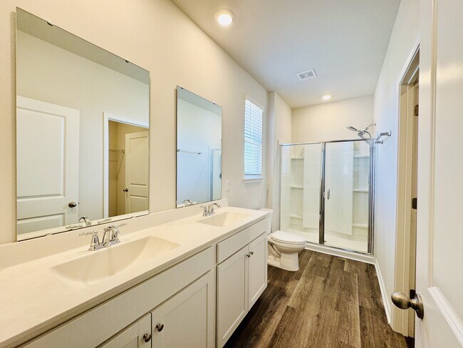 Building Photo - 1805 Castlebay Dr