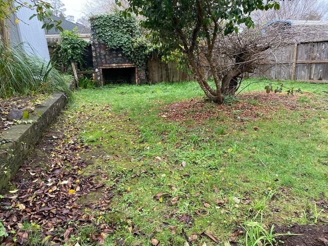 Building Photo - Spacious Craftsman Home