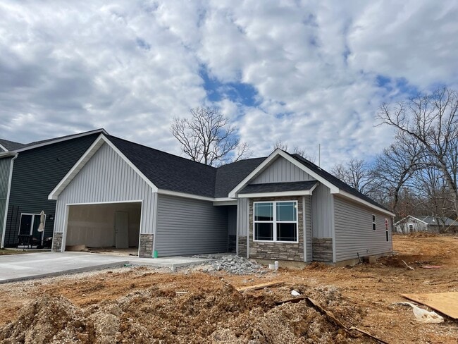 Building Photo - NEW CONSTRUCTION 3 Bed 2 Bath FOR RENT in Waynesville