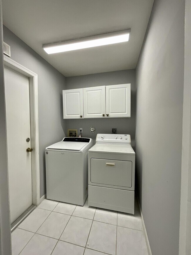 Building Photo - 7954 Stirling Bridge Blvd S