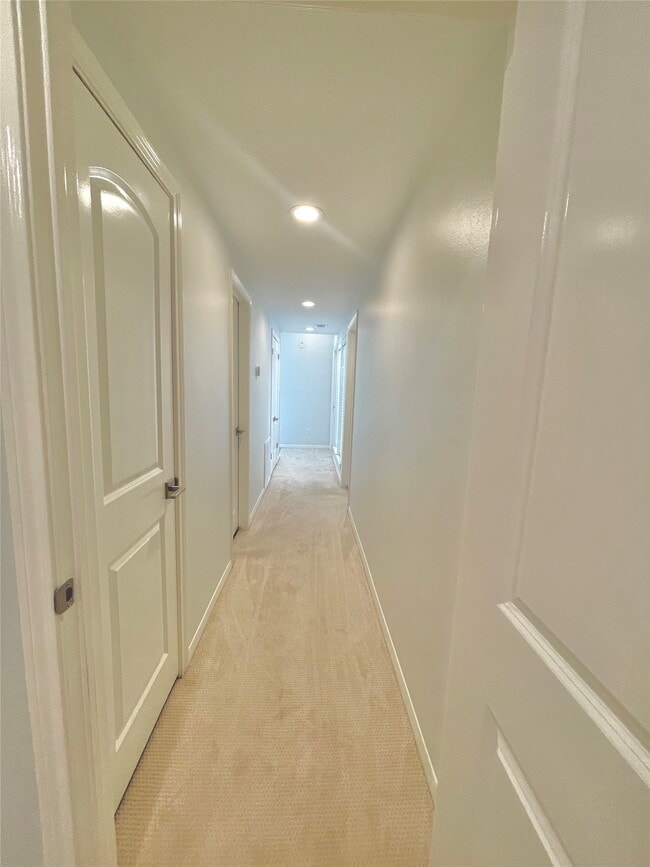 Building Photo - 6000 Sugar Hill Dr