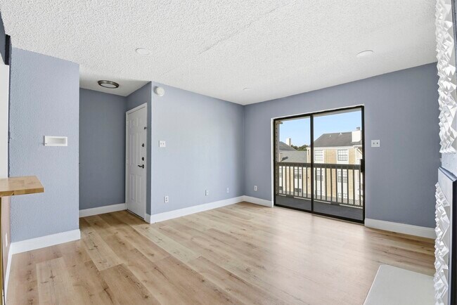 Building Photo - 2750 Holly Hall St