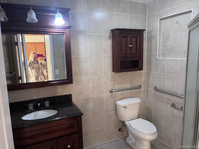 Building Photo - 384 W Montauk Hwy