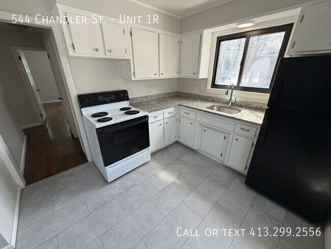 Building Photo - 544 Chandler St