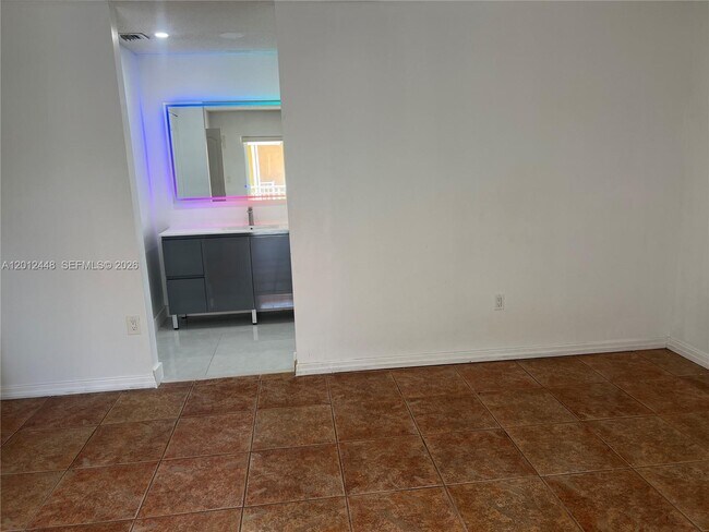 Building Photo - 2425 W 76th St