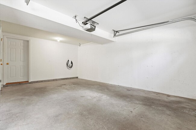 Building Photo - 6 Lochmere Ln
