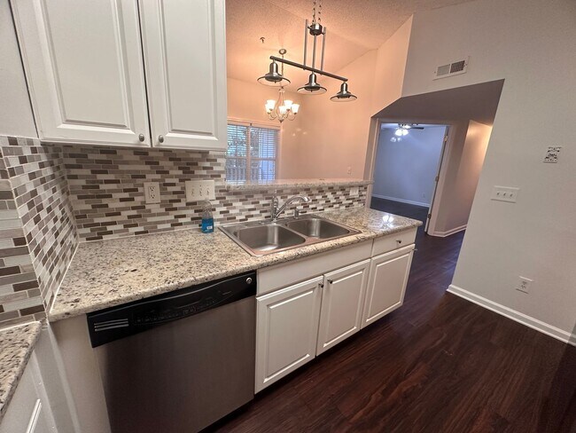 Building Photo - Cozy 2BR 2BA Condo in High Point