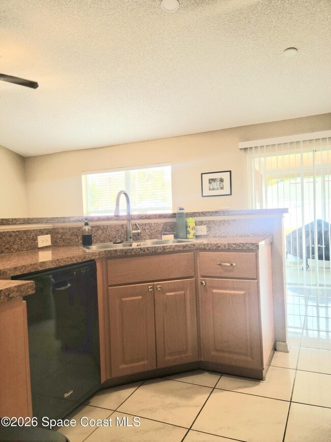 Building Photo - 1979 Warton Ave SE