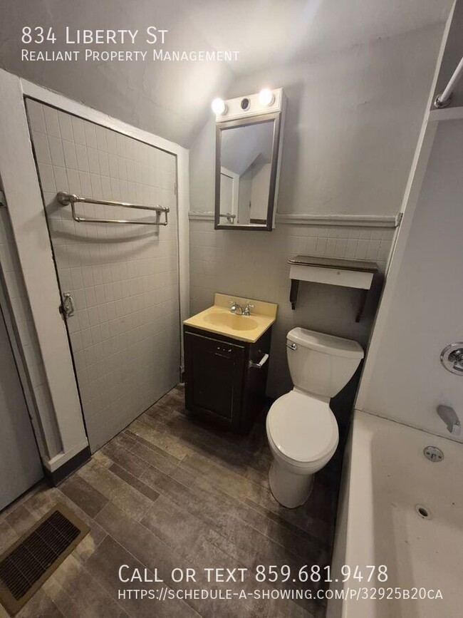 Building Photo - 834 Liberty St