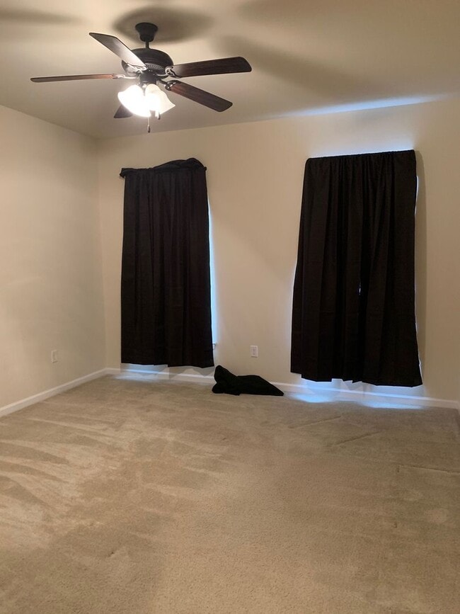 Building Photo - Beautiful 3 bedroom 2 bath home in