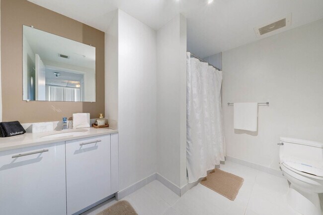 Building Photo - 3250 NE 1st Ave