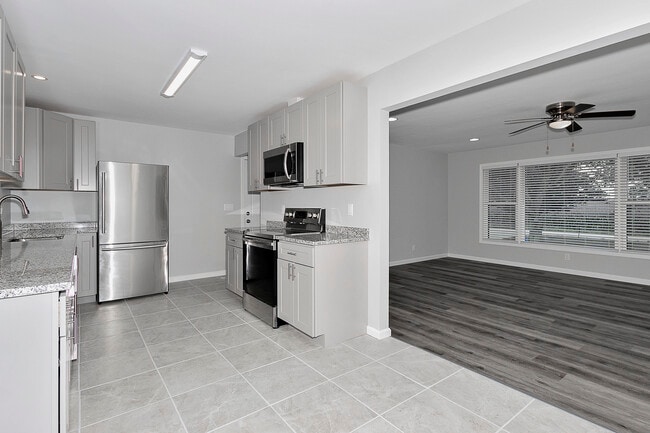 Building Photo - 8310 E Coral Rd