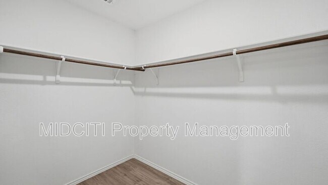 Building Photo - 2713 Green Finch