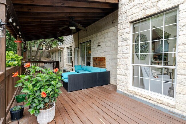 Building Photo - 9201 Trowbridge Cove