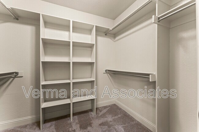 Building Photo - 3205 SW Riverstone Ave