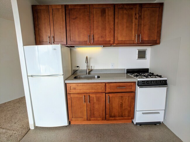 Building Photo - 750 Amana St