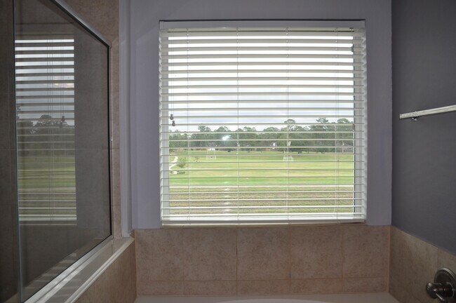 Building Photo - 16018 Limestone Lake Dr