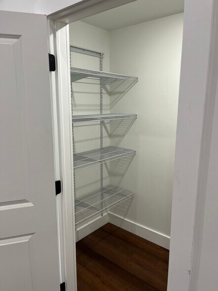 Building Photo - 174 Park Ave