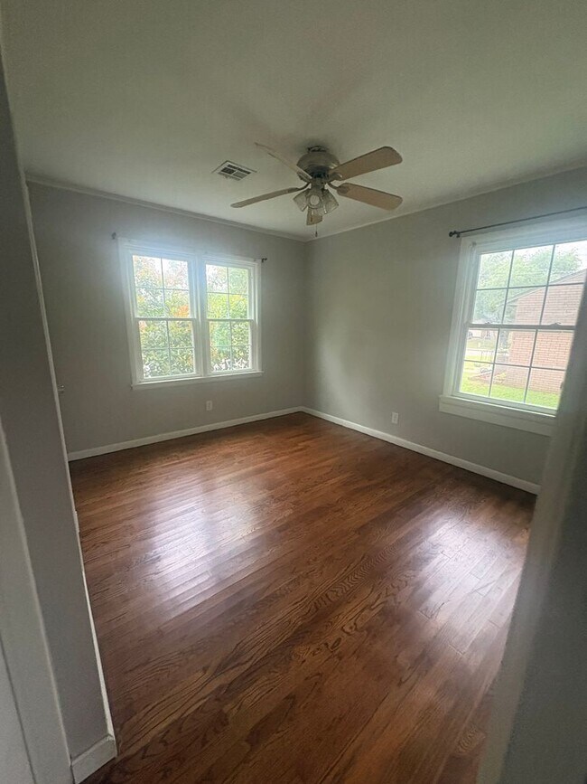Building Photo - 3 bedroom 1 bath