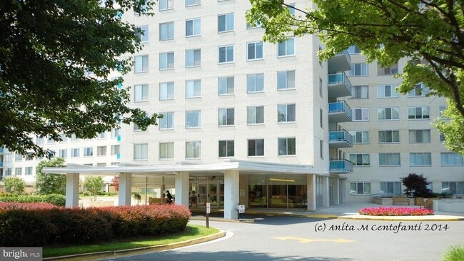 Building Photo - 10201 Grosvenor Pl