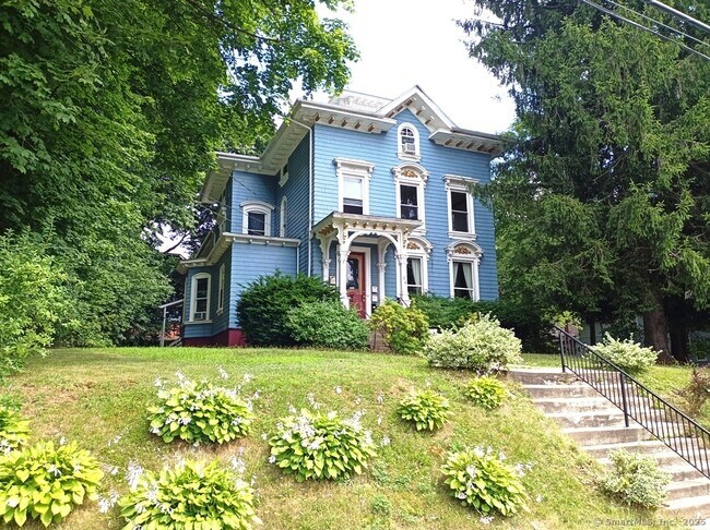 Primary Photo - 68 Pleasant St