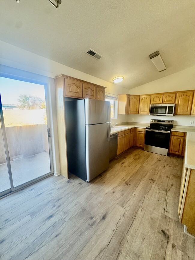 Primary Photo - 1122 E 300 S