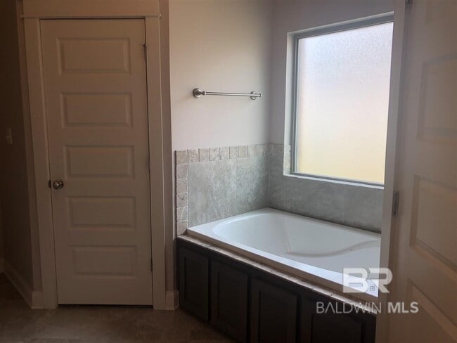 Building Photo - 30220 Persimmon Dr