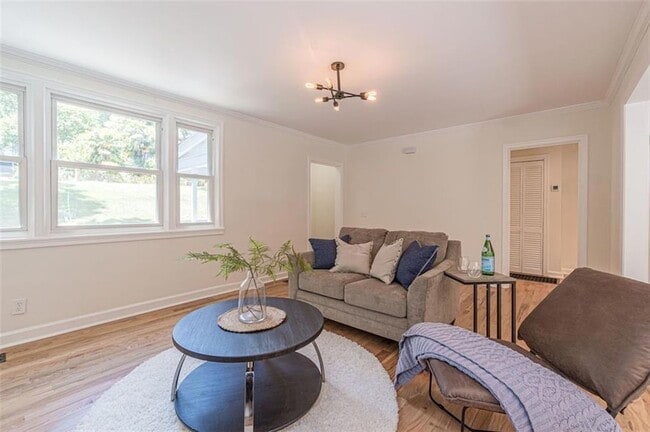 Building Photo - 1226 Thomas Rd