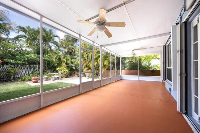 Building Photo - 5960 SW 46th Terrace
