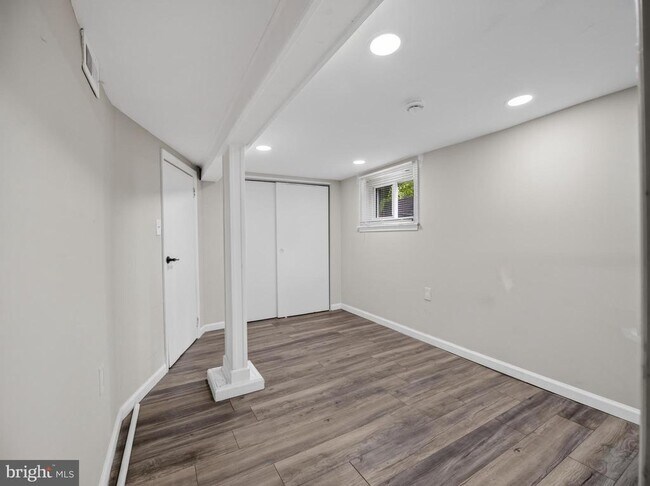 Building Photo - 6008 Addison Rd