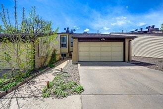 Building Photo - $1,995.95, 2 Bed, 2 Bath Townhome in Lakewood with Central AC and In Unit Laundry!