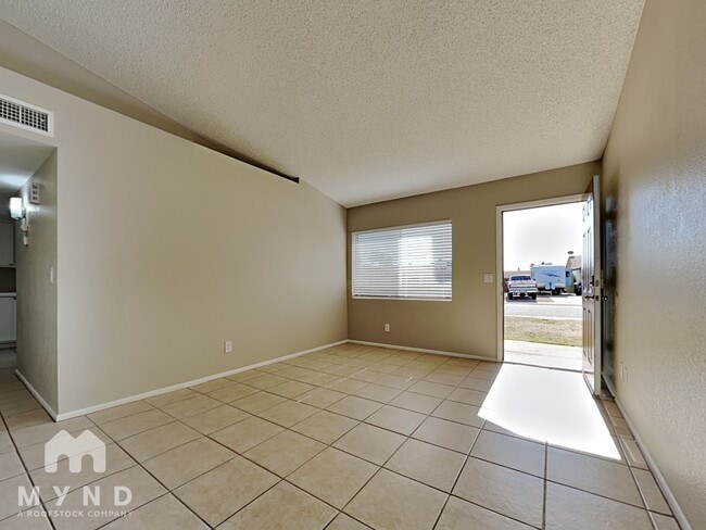 Building Photo - 11110 W Glenrosa Ave
