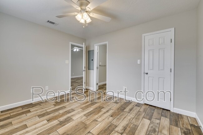 Building Photo - 219 Lynbrook Way