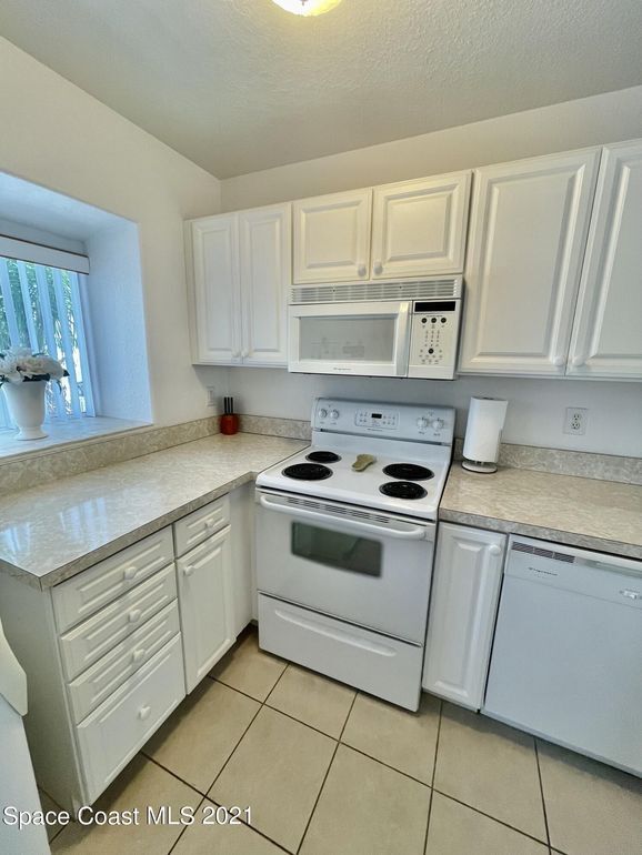 Building Photo - 135 Ocean Park Ln