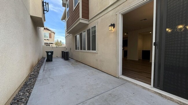 Building Photo - 646 S Brampton Ave