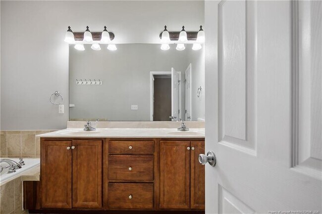 Building Photo - 147 Lamplighter Way