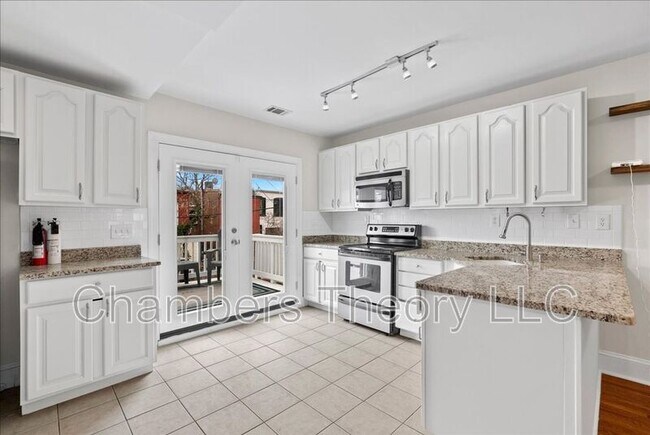 Building Photo - 619 Orleans Pl NE