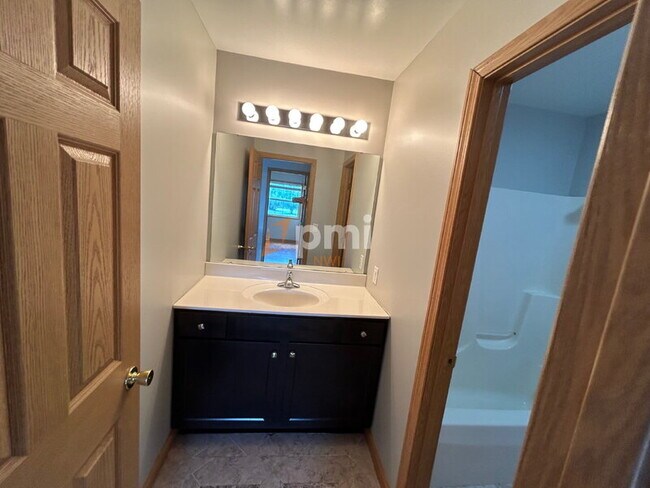 Building Photo - 162 Mallard Pointe Dr