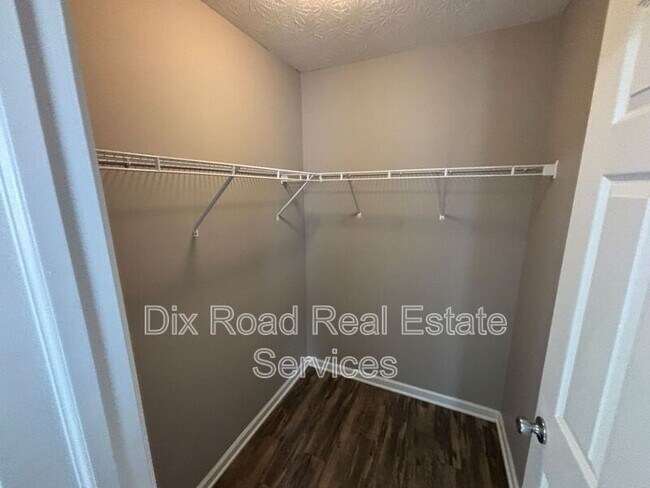 Building Photo - 209 Wexford Dr