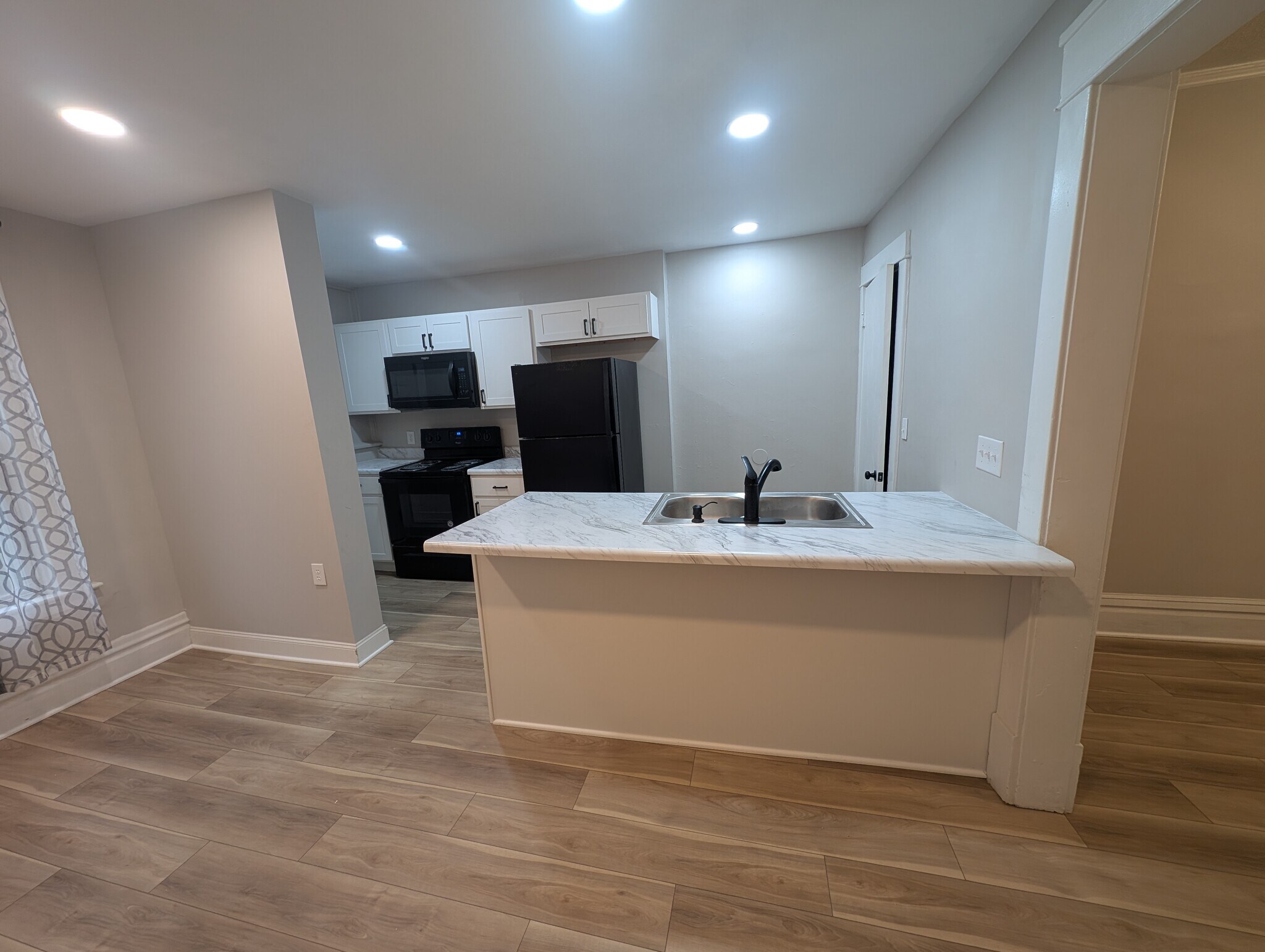 Building Photo - 940 Studer Ave