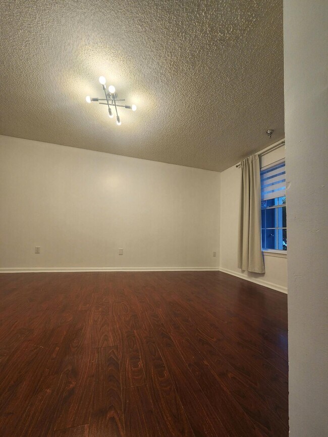 Building Photo - 1020 Crystal C Way