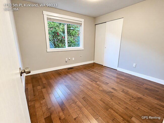 Building Photo - 1710 5th Pl