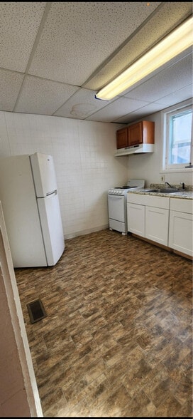 Building Photo - 131 Locust St