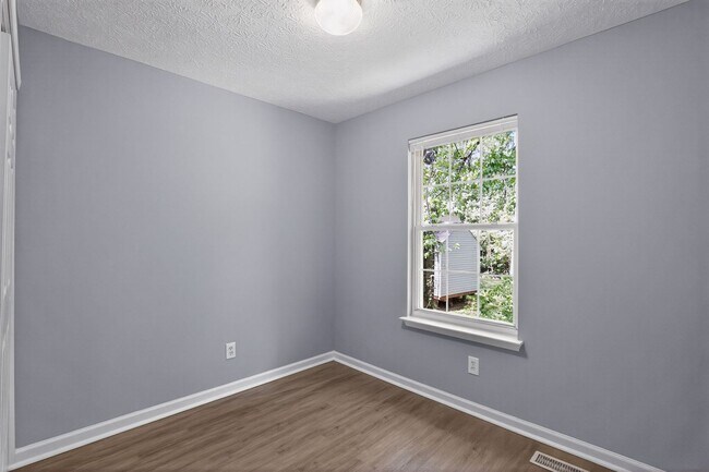 Building Photo - 3 Bedroom Townhouse King George