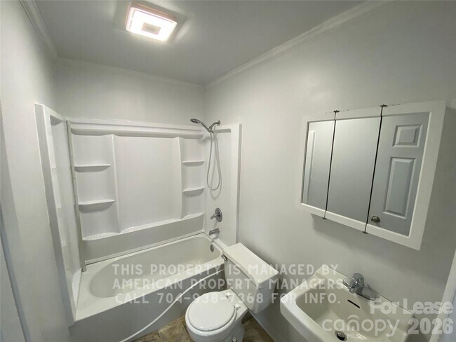 Building Photo - 3810 Vanderburg Dr S