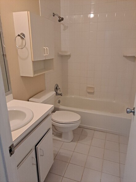 Building Photo - 206 Jackson Ave