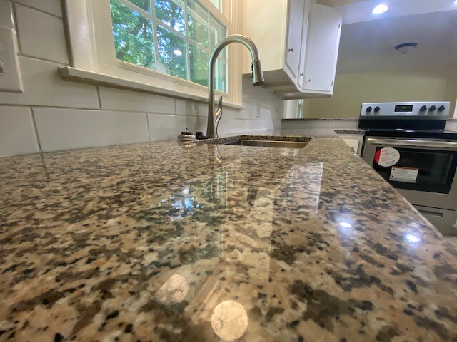 Building Photo - 220 Garland Dr