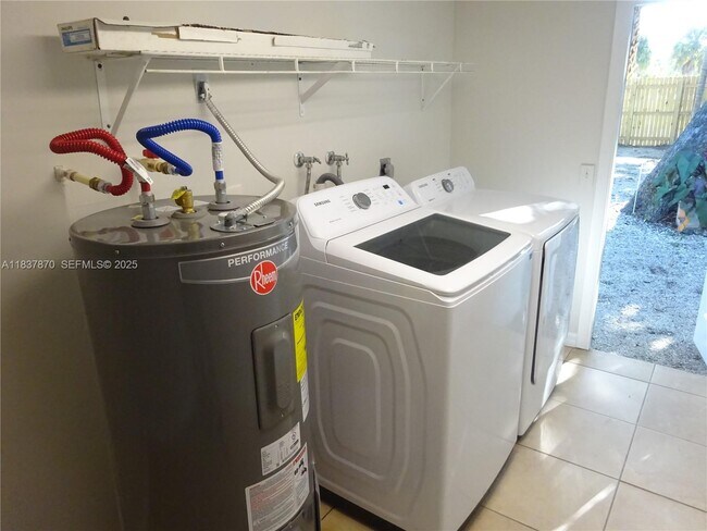 Building Photo - 1538 NE 131st Ln