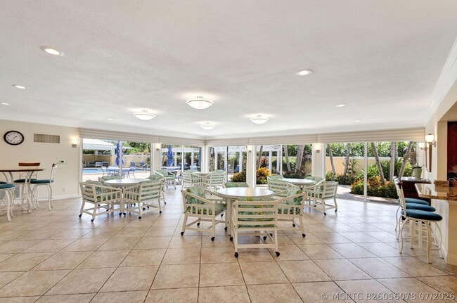 Building Photo - 3 SE Turtle Creek Dr