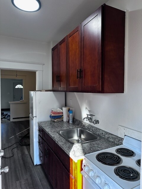 Building Photo - 318 5th Ave NW